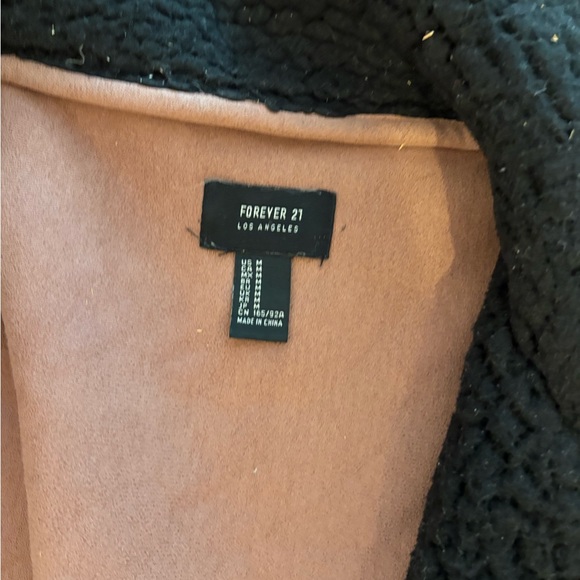 Black soft cozy and light in weight Sherpa Jacket - Picture 3 of 3